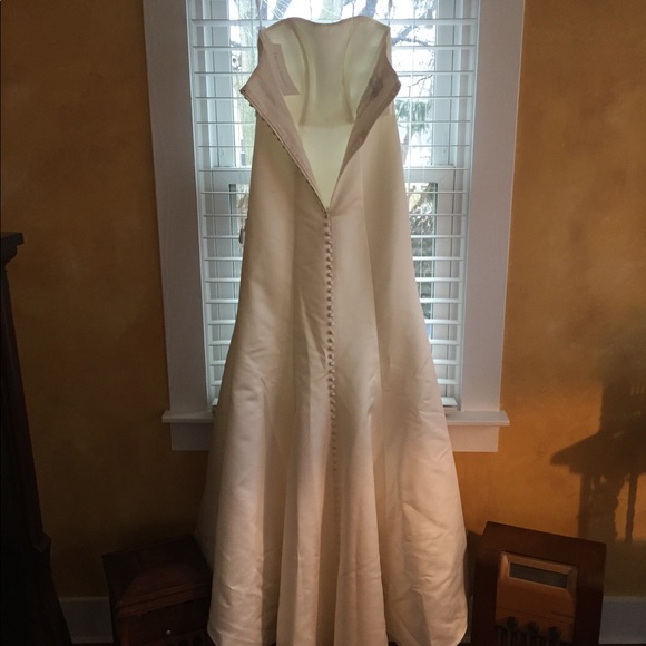 Wedding dress - Picture 9 of 16